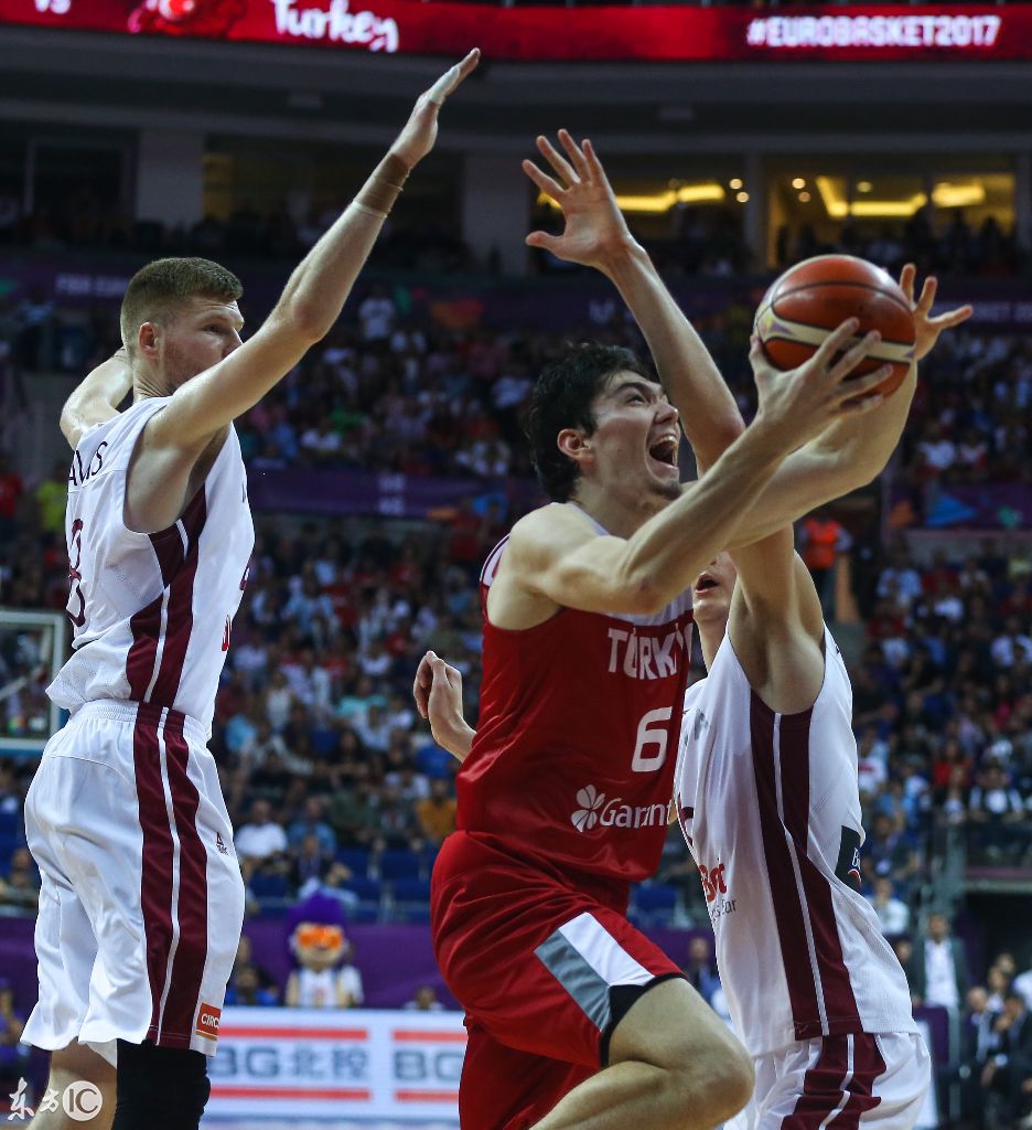 澳大利亚男篮逆转土耳其男篮，费沃斯完成帽子戏法的简单介绍