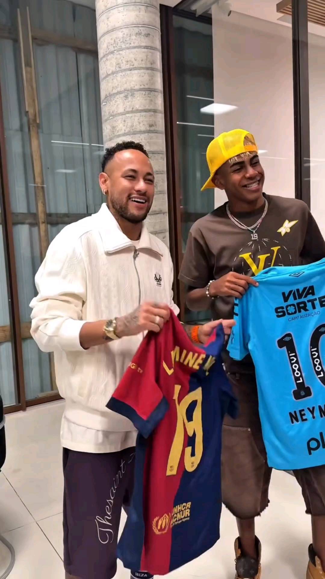 米兰体育官网-巴萨翻盘哥伦比亚，内马尔统治全场的简单介绍