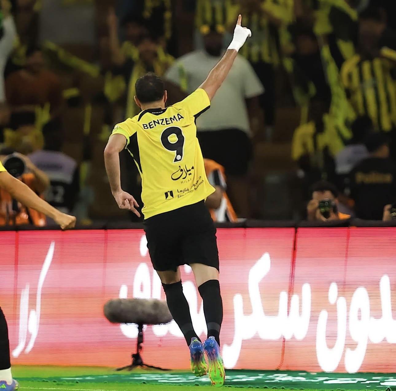 法国横扫巴萨，本泽马关键制胜的简单介绍