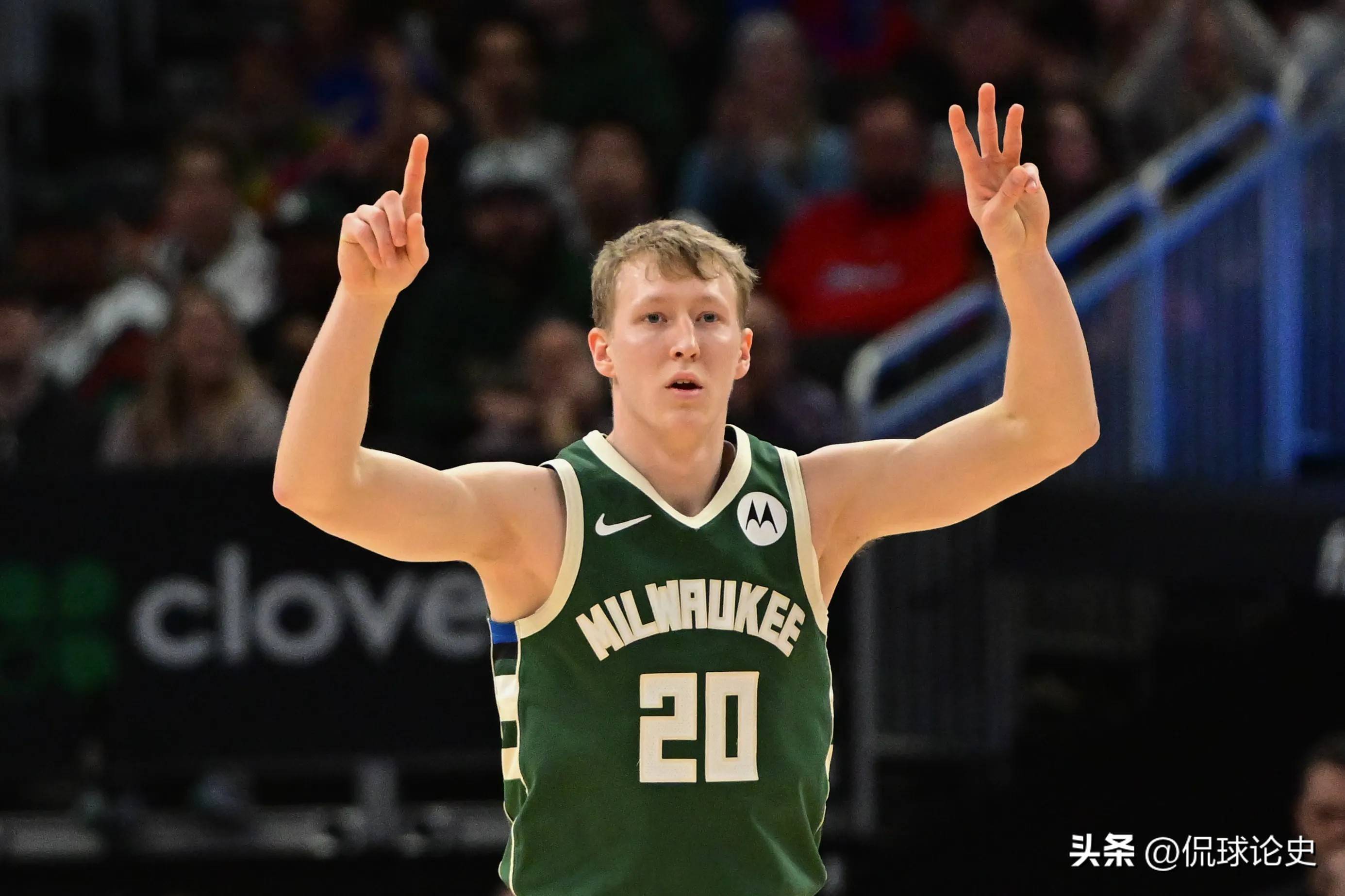 关于雄鹿横扫美国男篮,拉文制霸全场的信息 关于雄鹿横扫美国男篮,拉文制霸全场的信息