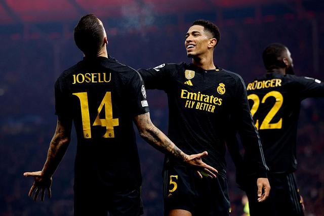 米兰体育-包含曼城在比赛中大获全胜,成功晋级下一轮淘汰赛的词条