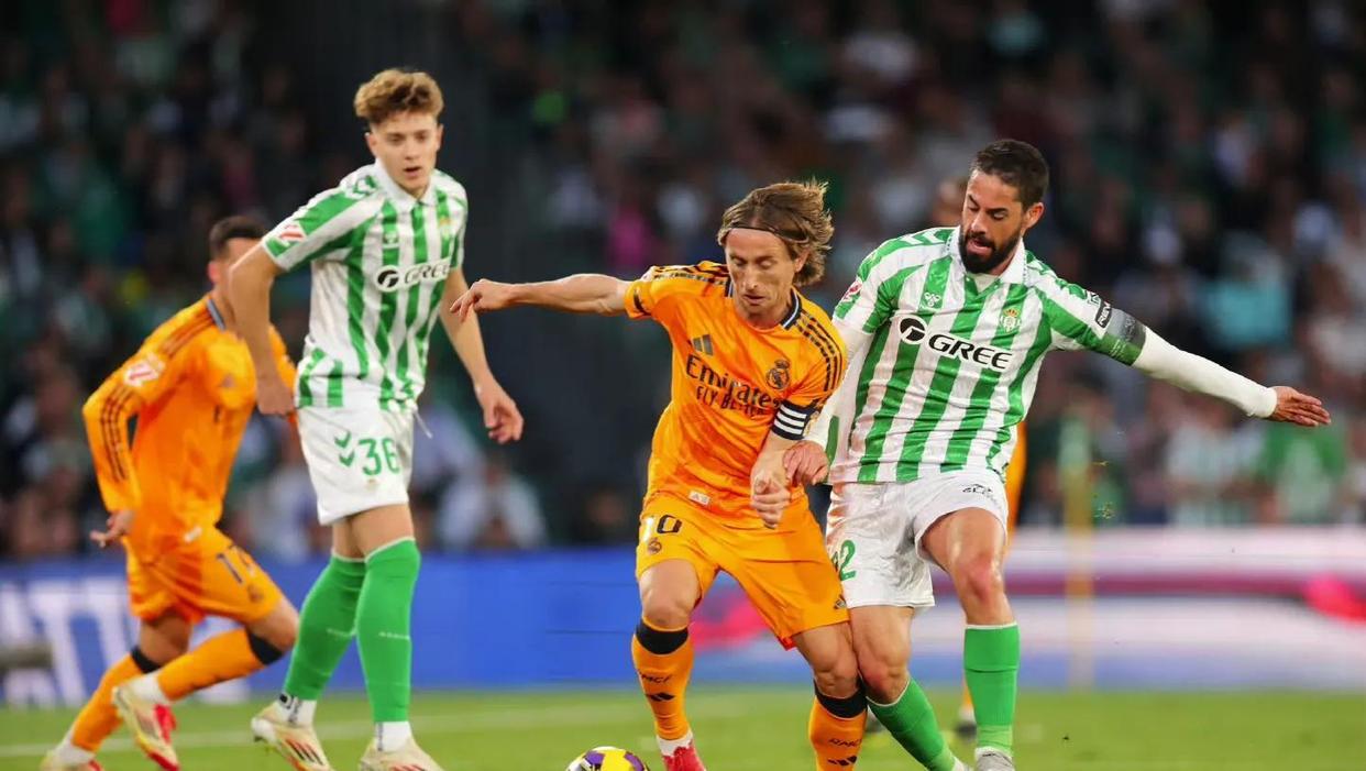 关于皇马主帅战术风格备受争议，球队成绩起伏不定的信息