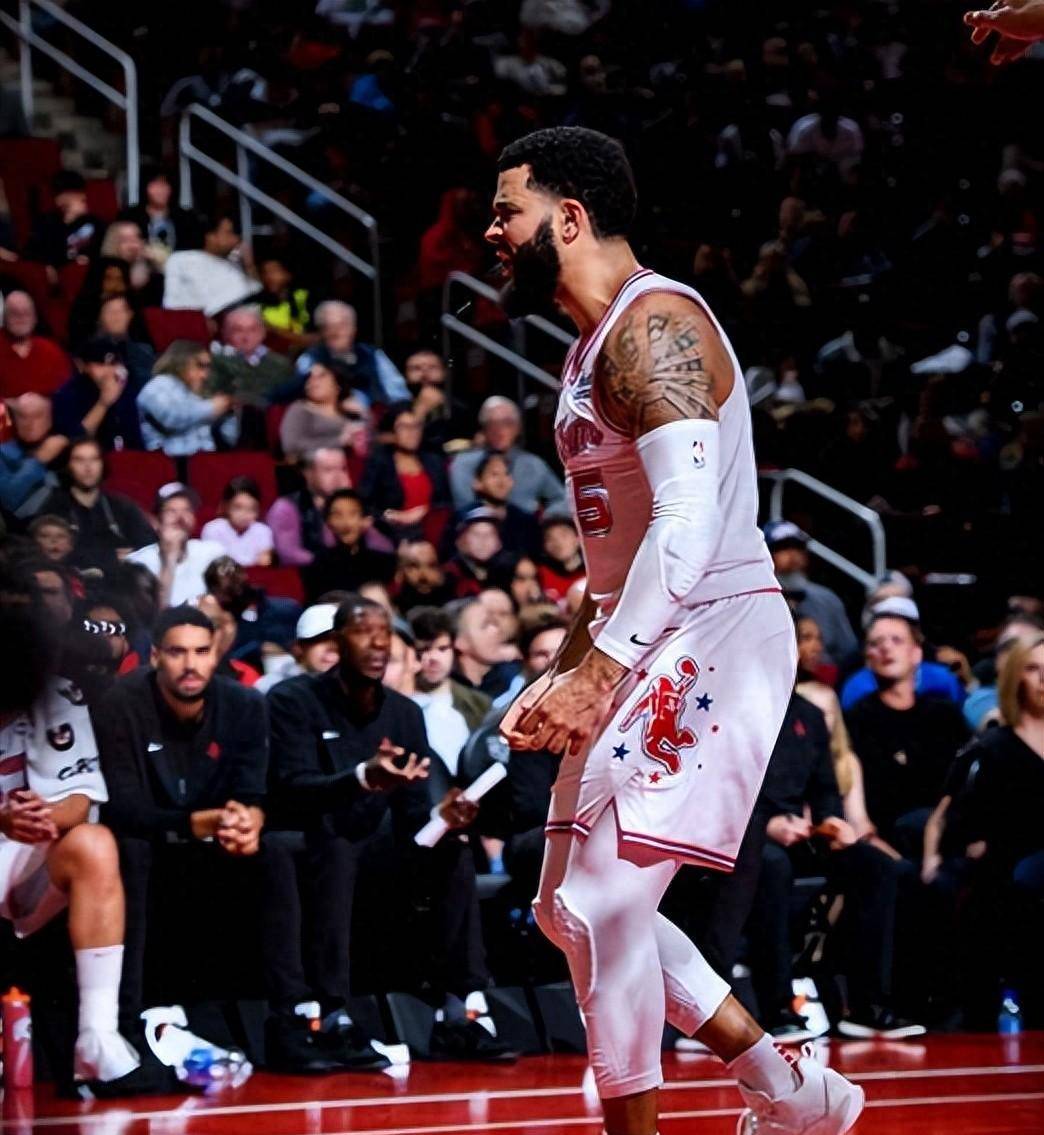 米兰体育app入口-球队主力受伤,关键时刻备援球员挺身而出的简单介绍