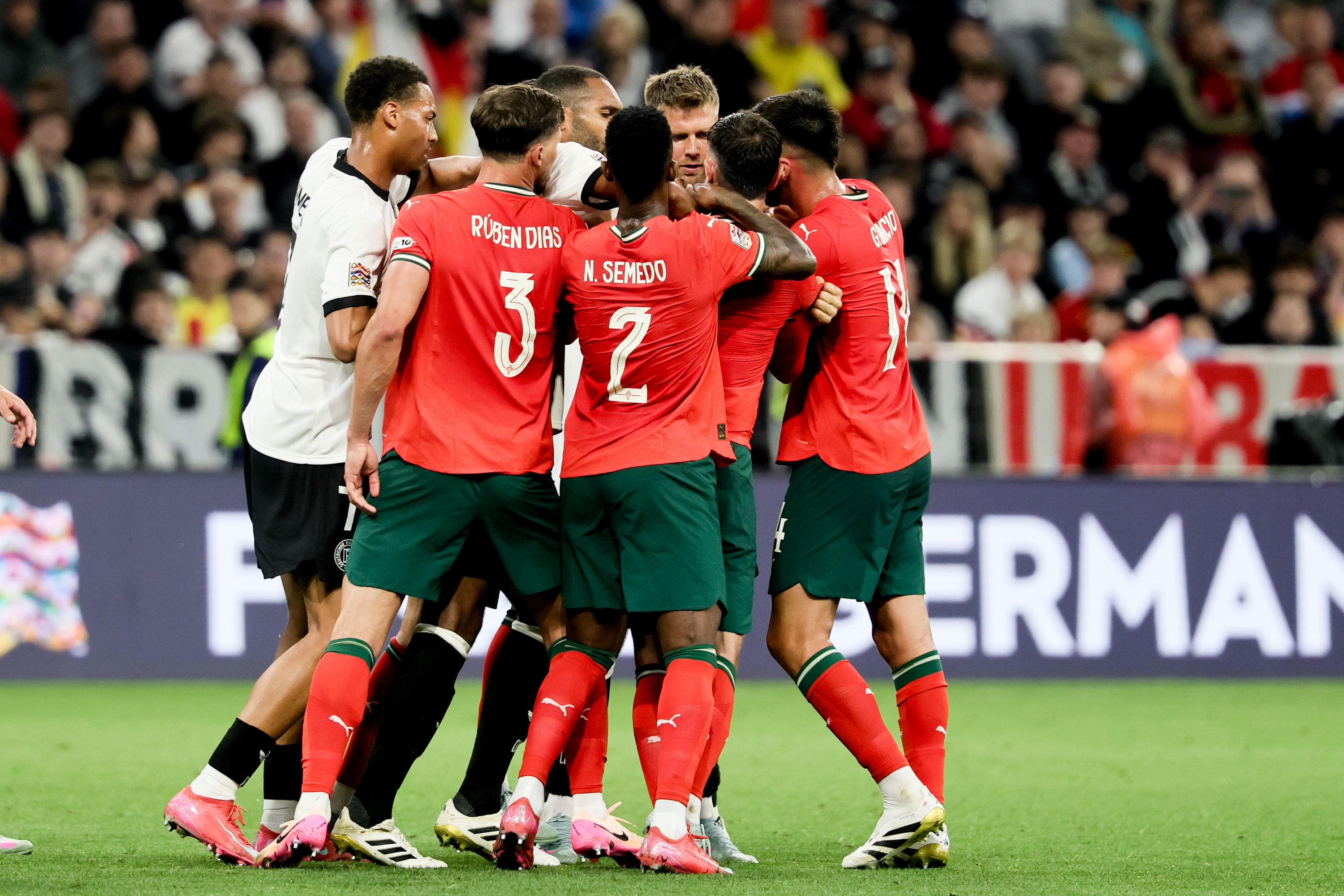 葡萄牙队欧预赛大胜克罗地亚，士气高昂