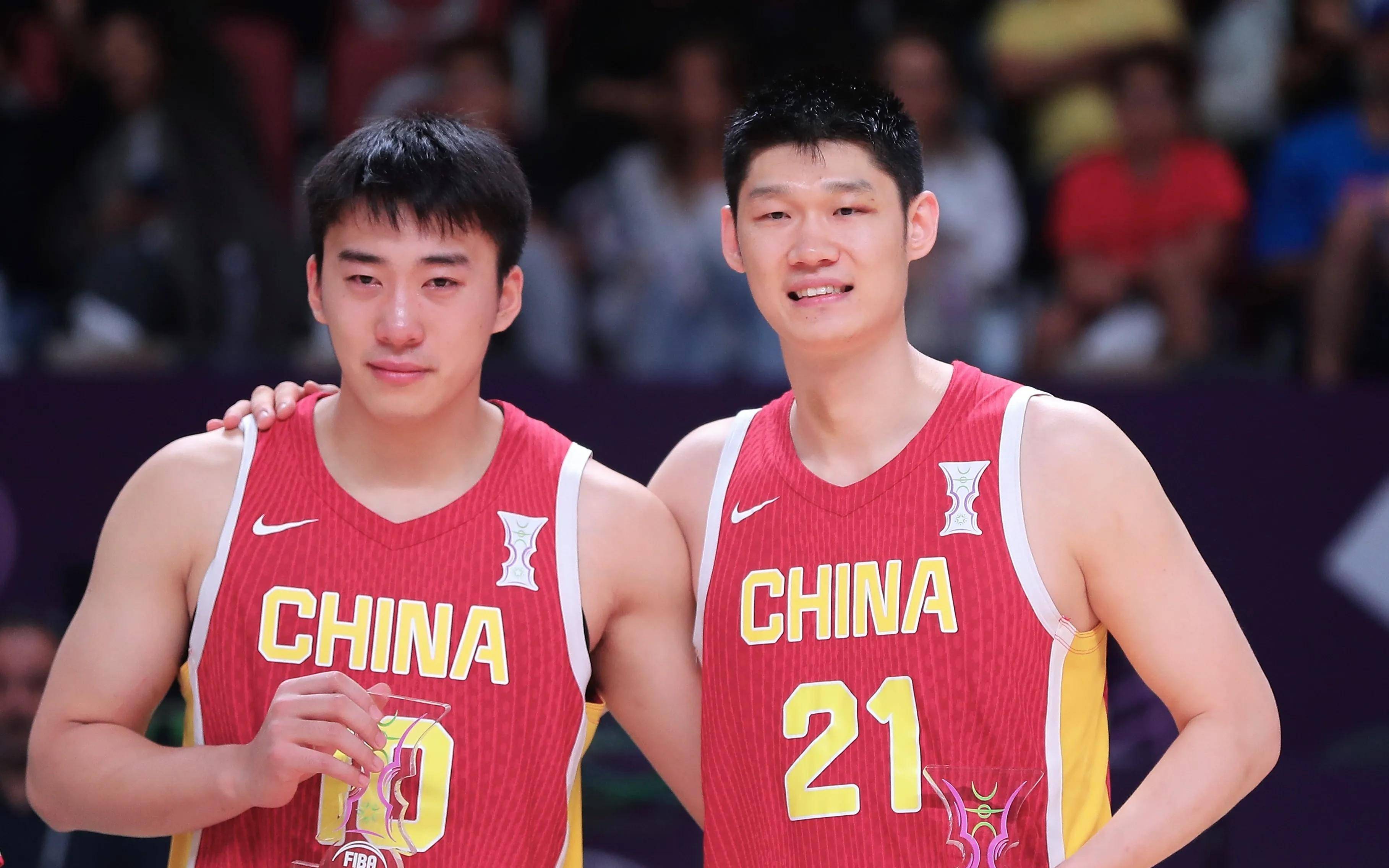 包含球迷热切期待CBA球队在赛场上的亮眼表现的词条