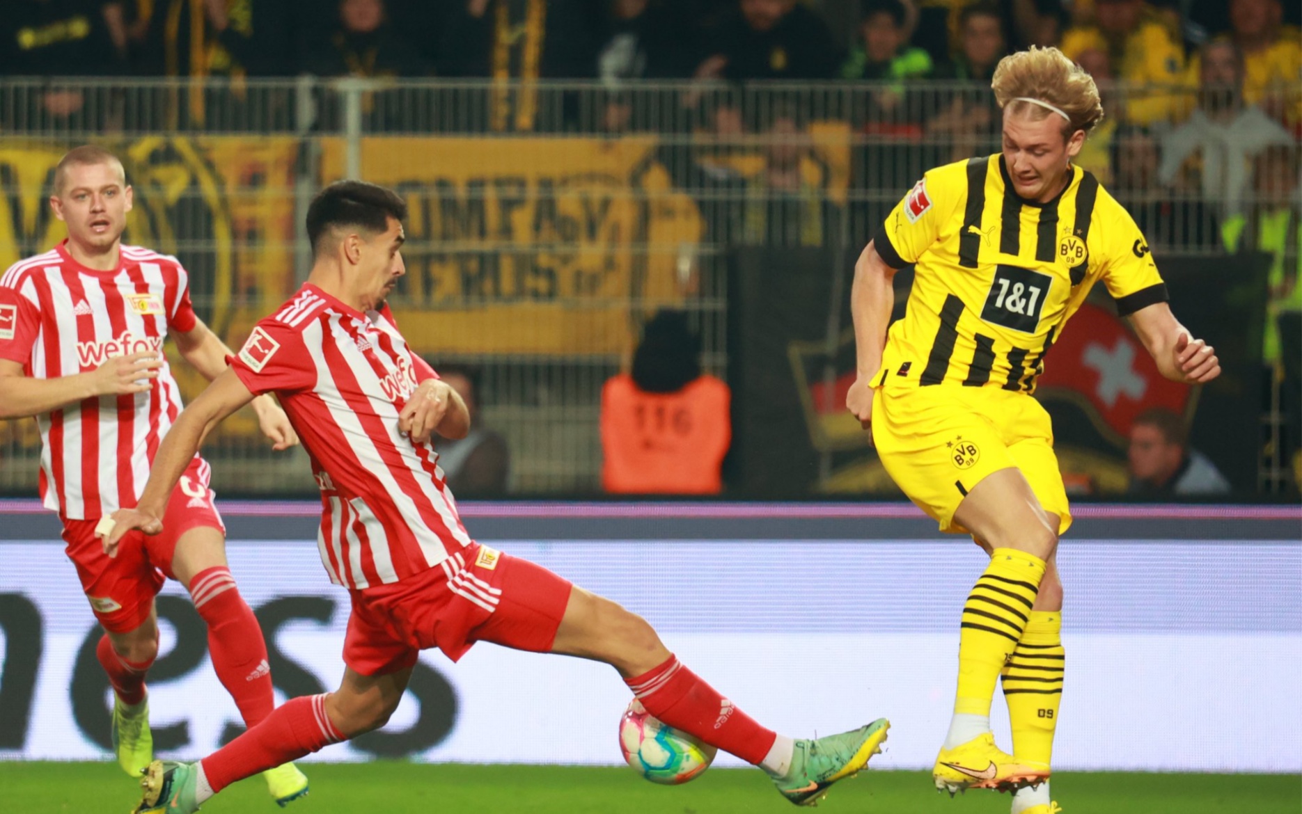 包含柏林联队员士气高涨，助球队击败对手的词条