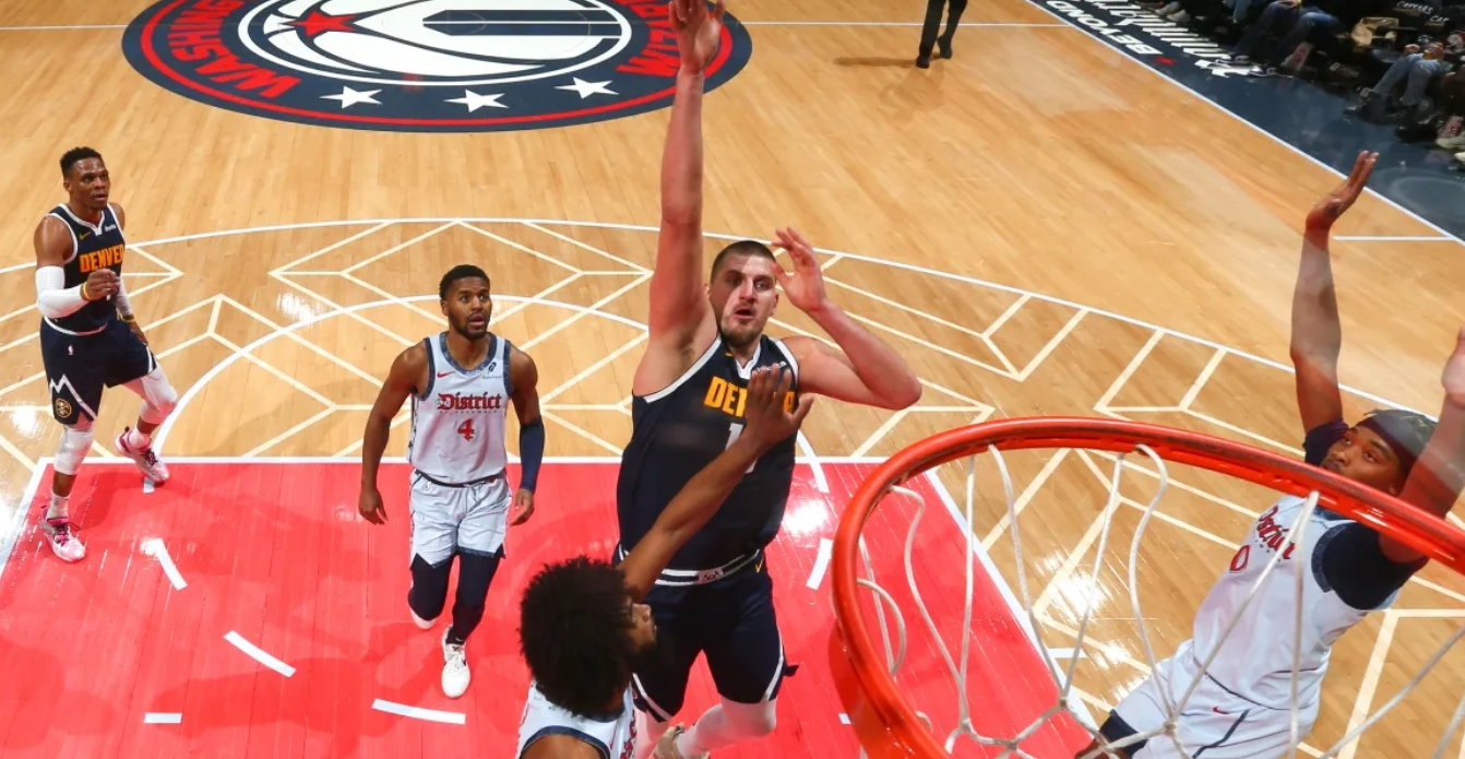 米兰体育app-包含尼克斯控卫关键时刻发挥突出，带领球队获得胜利的词条