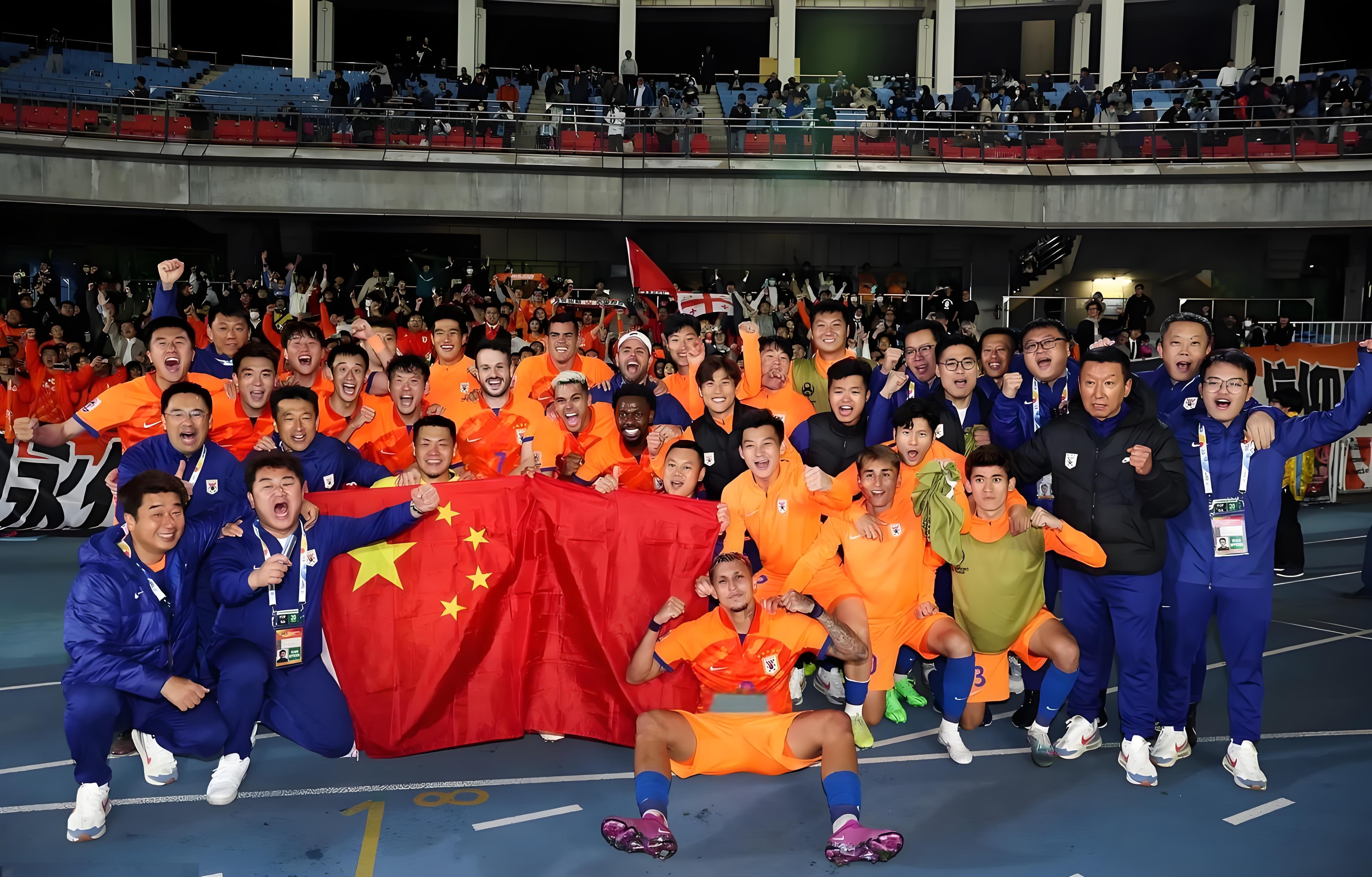 米兰体育-包含顶尖足球队伍在比赛中展现出强大实力的词条