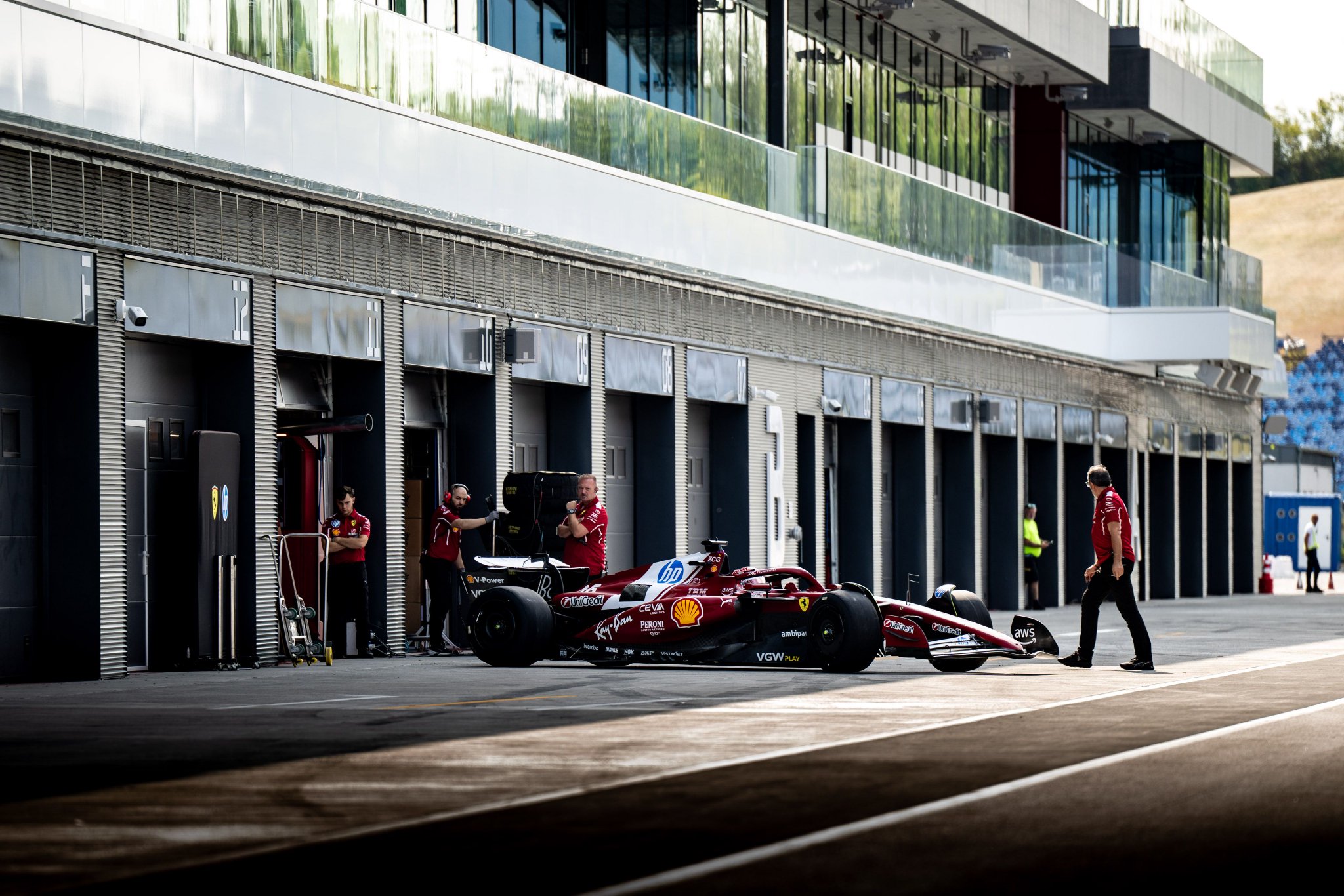 包含索伯车队逆转梅赛德斯，勒克莱尔点燃赛场的词条