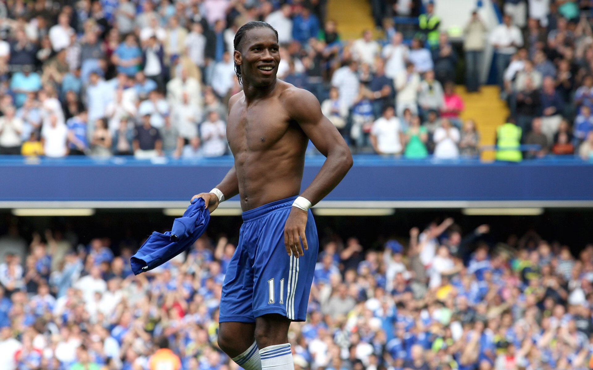 欧冠淘汰赛之夜，阿什拉夫惊艳四座，一记世界波改写命运