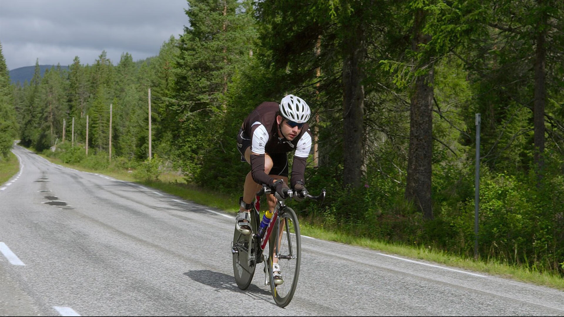 米兰体育入口-从几内亚粉碎尤文到库尔图瓦式接管，足球世界的唯一性瞬间如何定义历史