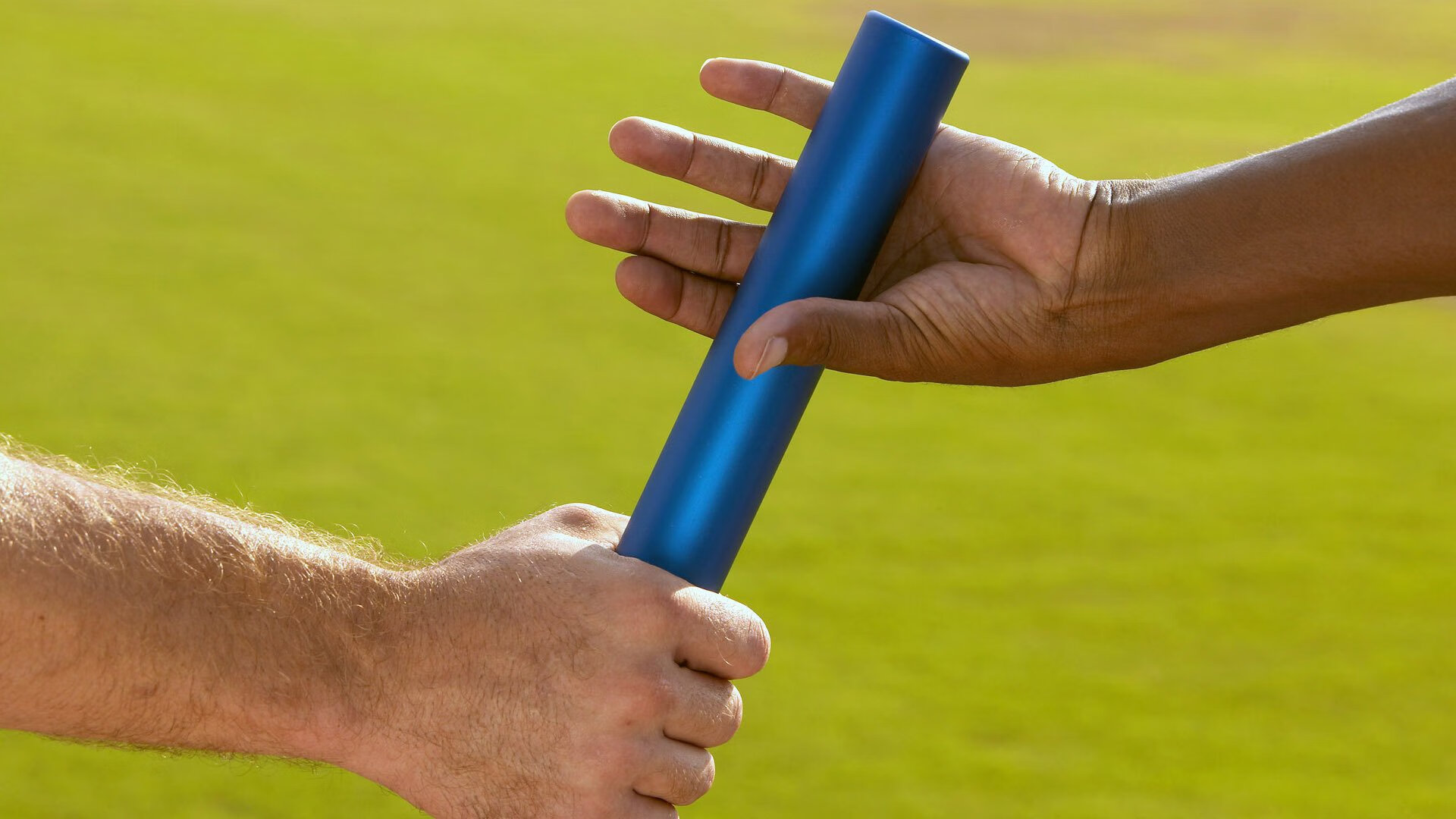 米兰体育入口-欧洲杯赛场上的双重震撼，德国战车无情碾压土耳其，库尔图瓦状态火热成焦点